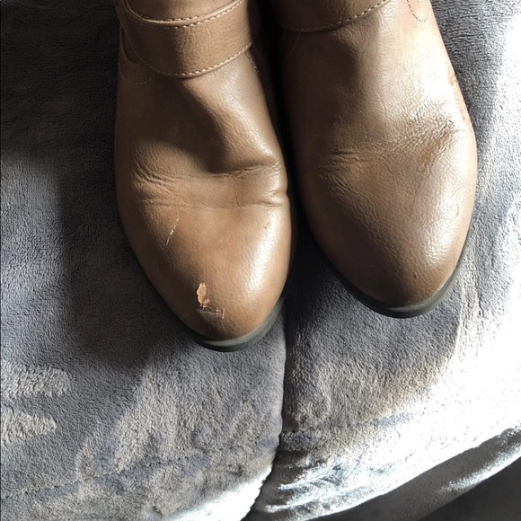 Boots - Picture 4 of 5